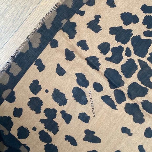 Burberry scarf and a black and tan animal print - Picture 3 of 5